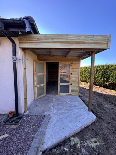 Abri de jardin avec carport